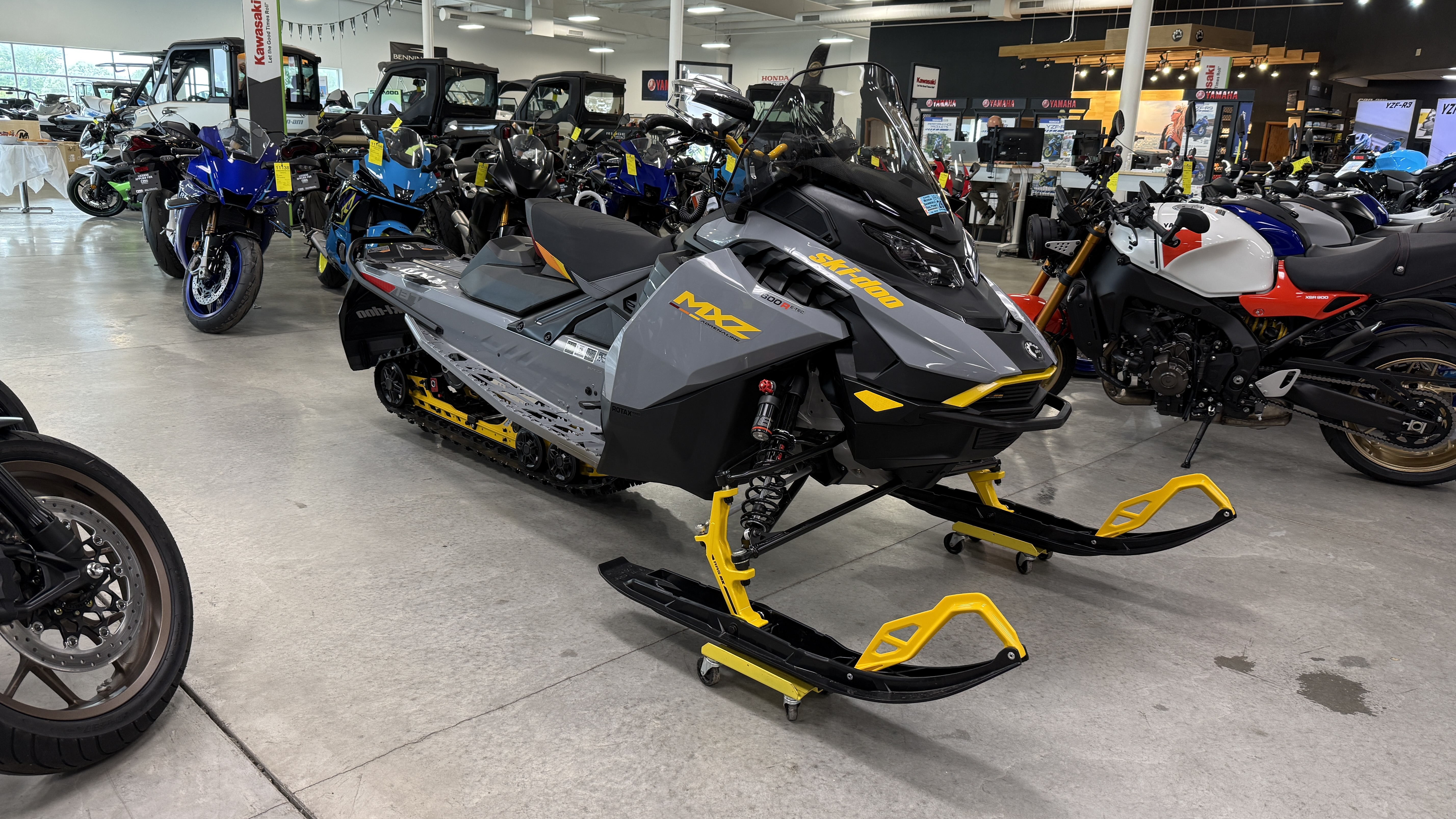 2026 Ski-Doo MXZ Adrenaline with Blizzard Package 600R E-TEC SNOWMOBILE