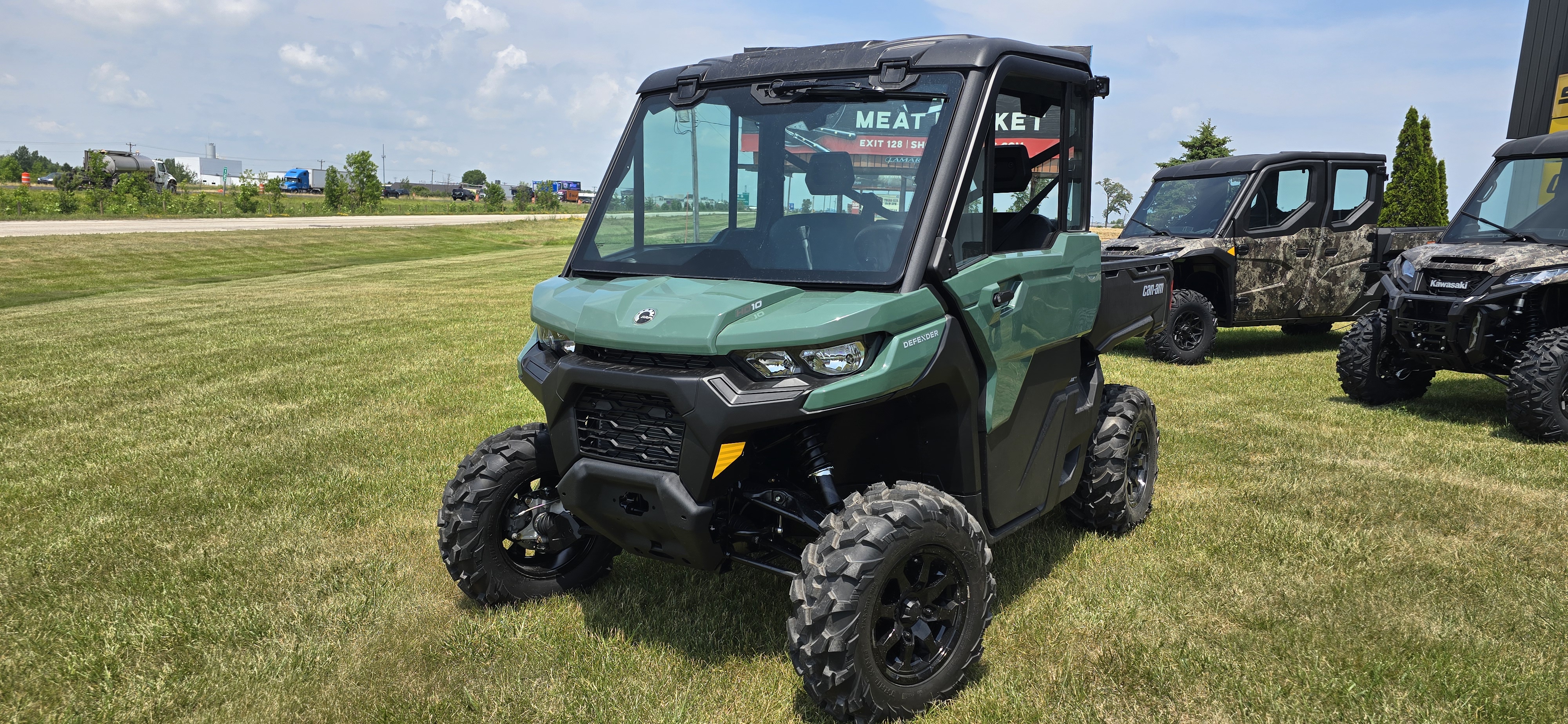 2026 Can-Am Defender DPS CAB HD10 UTILITY