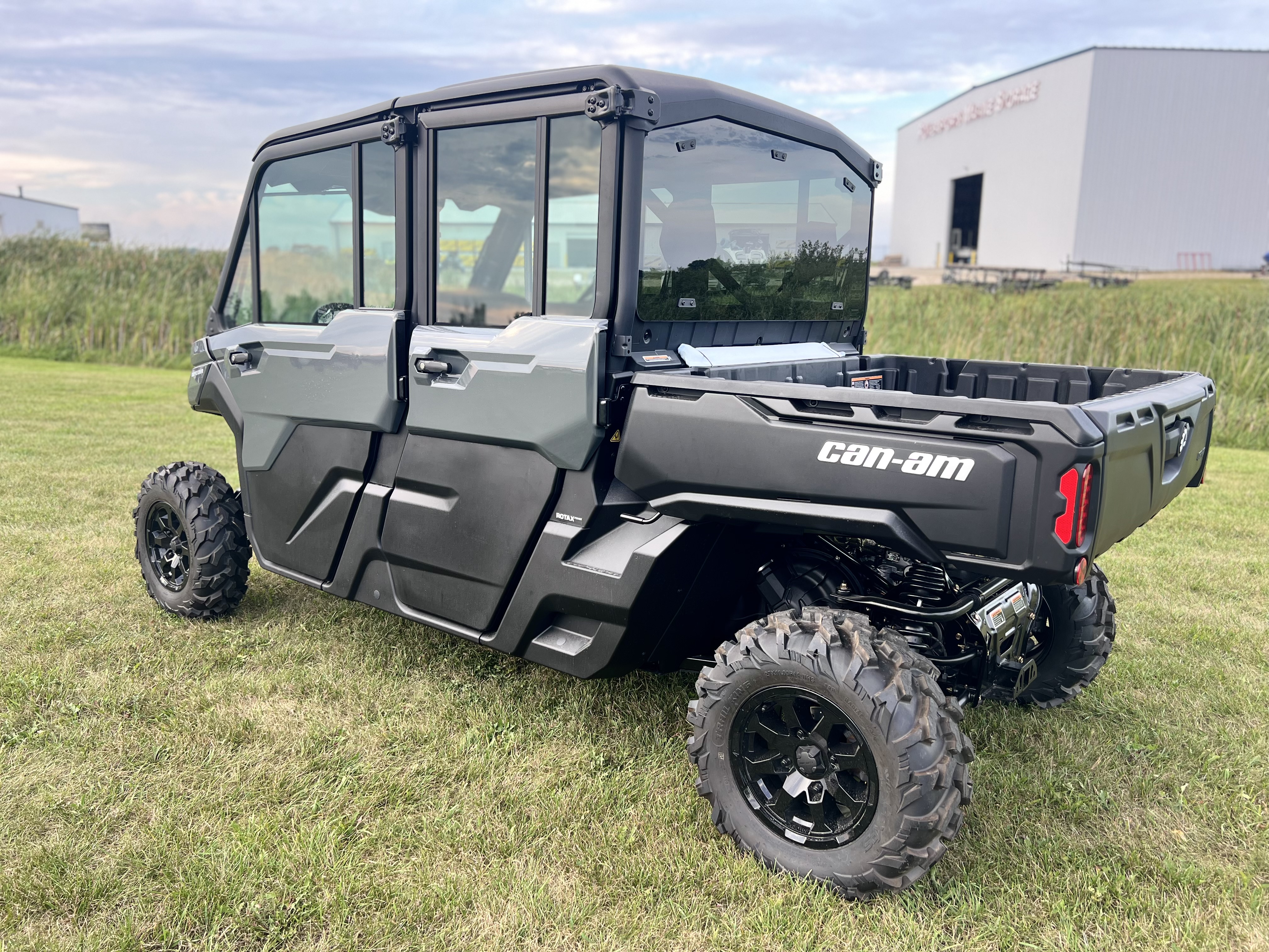 2027 Can-Am Defender MAX DPS CAB HD10 UTILITY