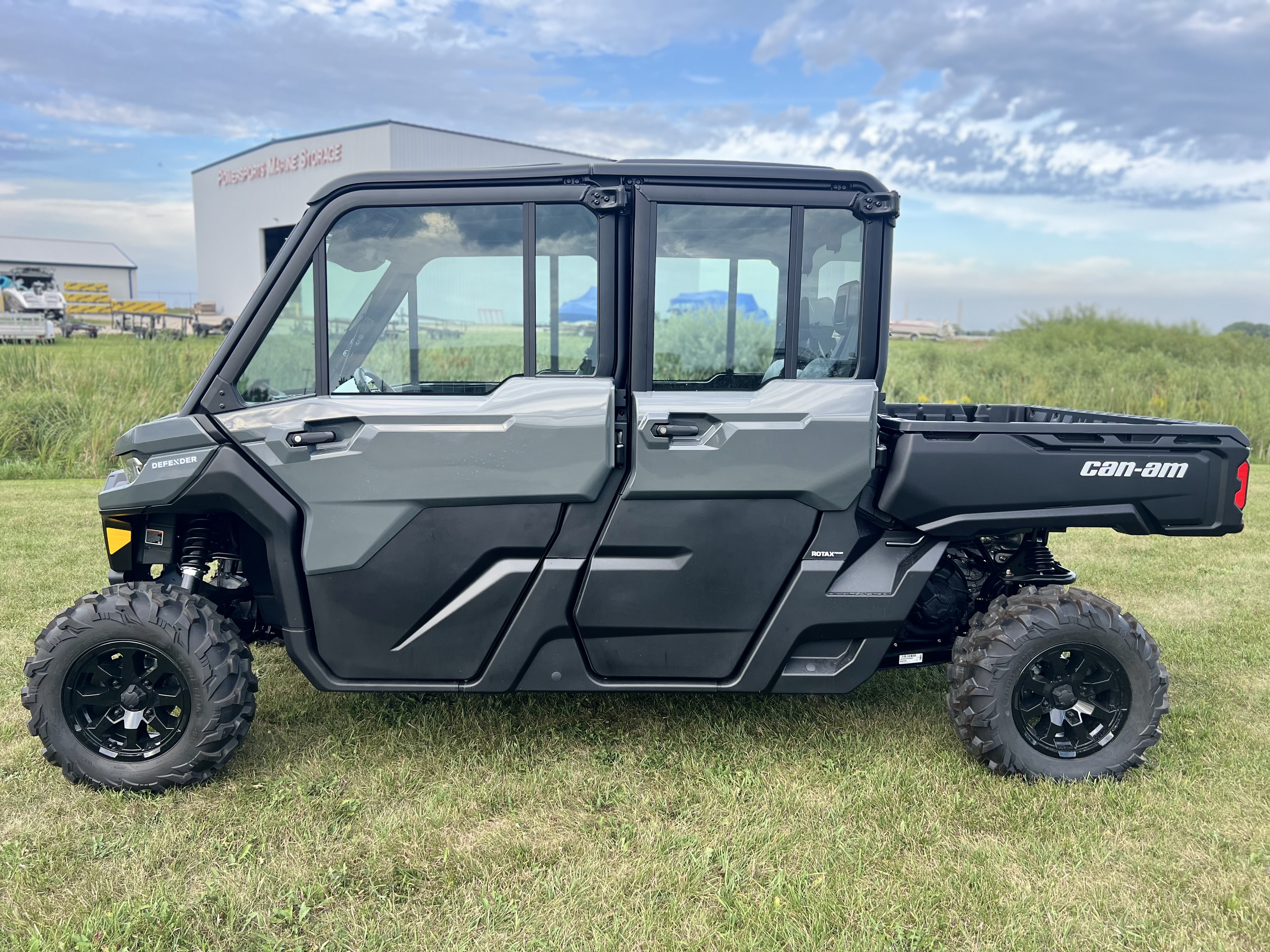 2027 Can-Am Defender MAX DPS CAB HD10 UTILITY