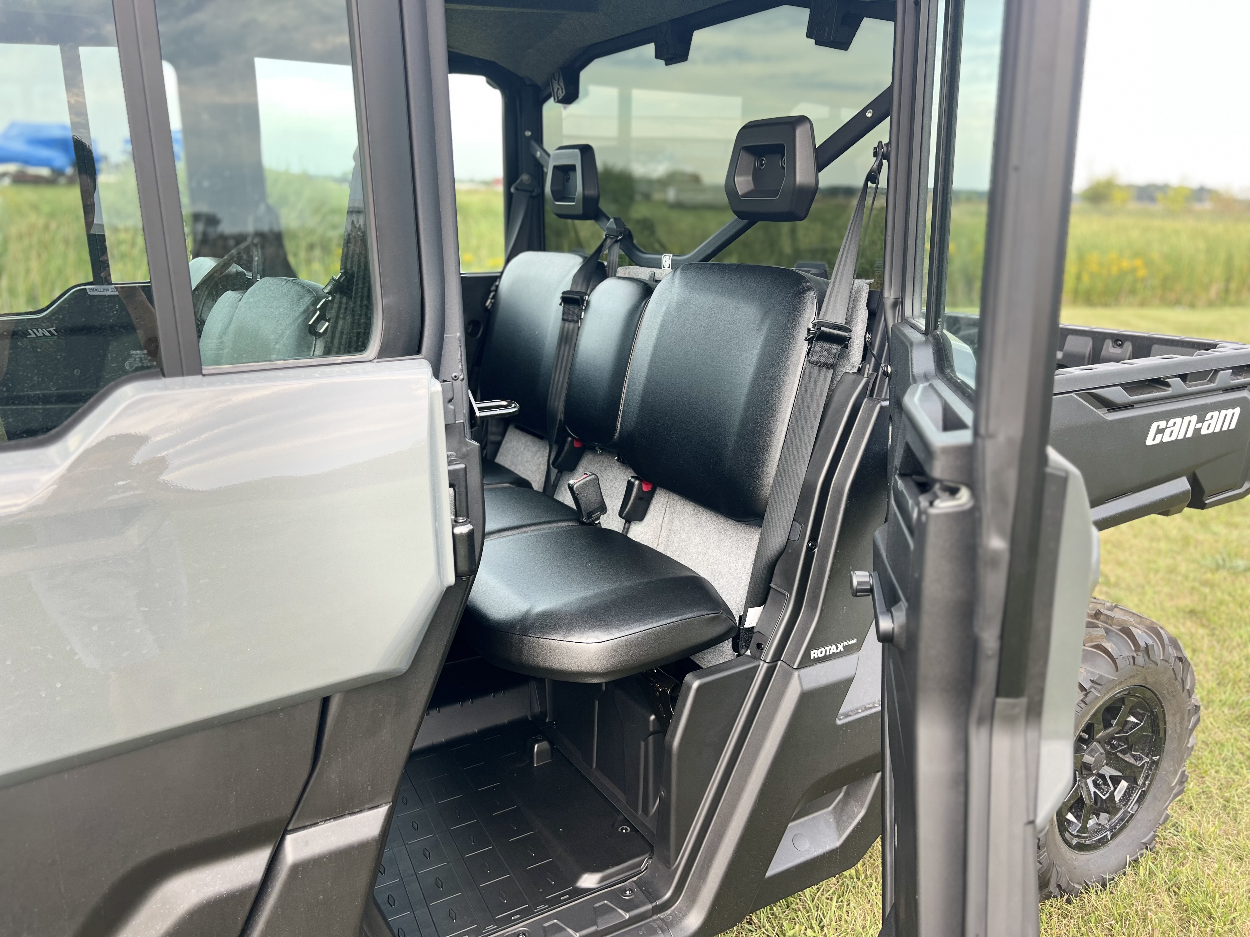 2027 Can-Am Defender MAX DPS CAB HD10 UTILITY