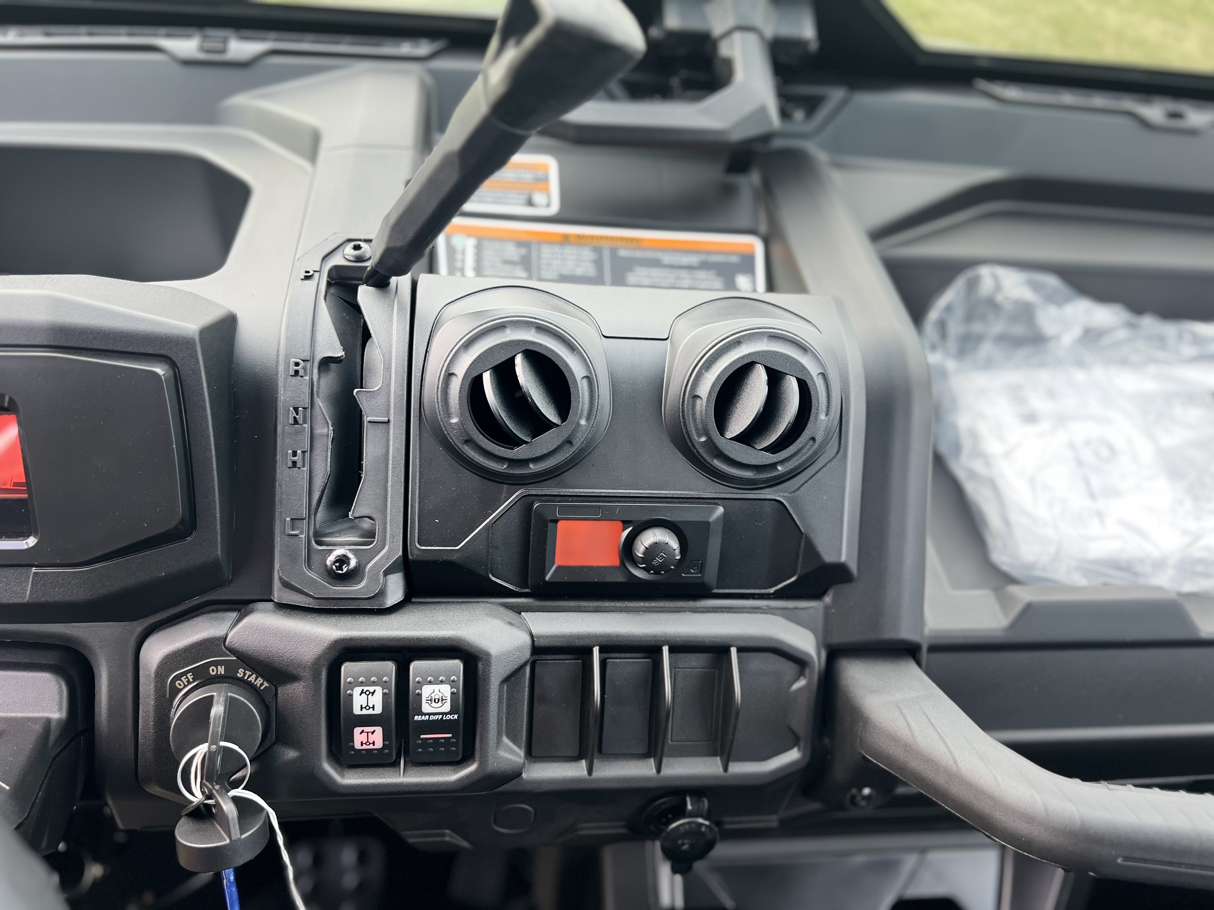 2027 Can-Am Defender MAX DPS CAB HD10 UTILITY
