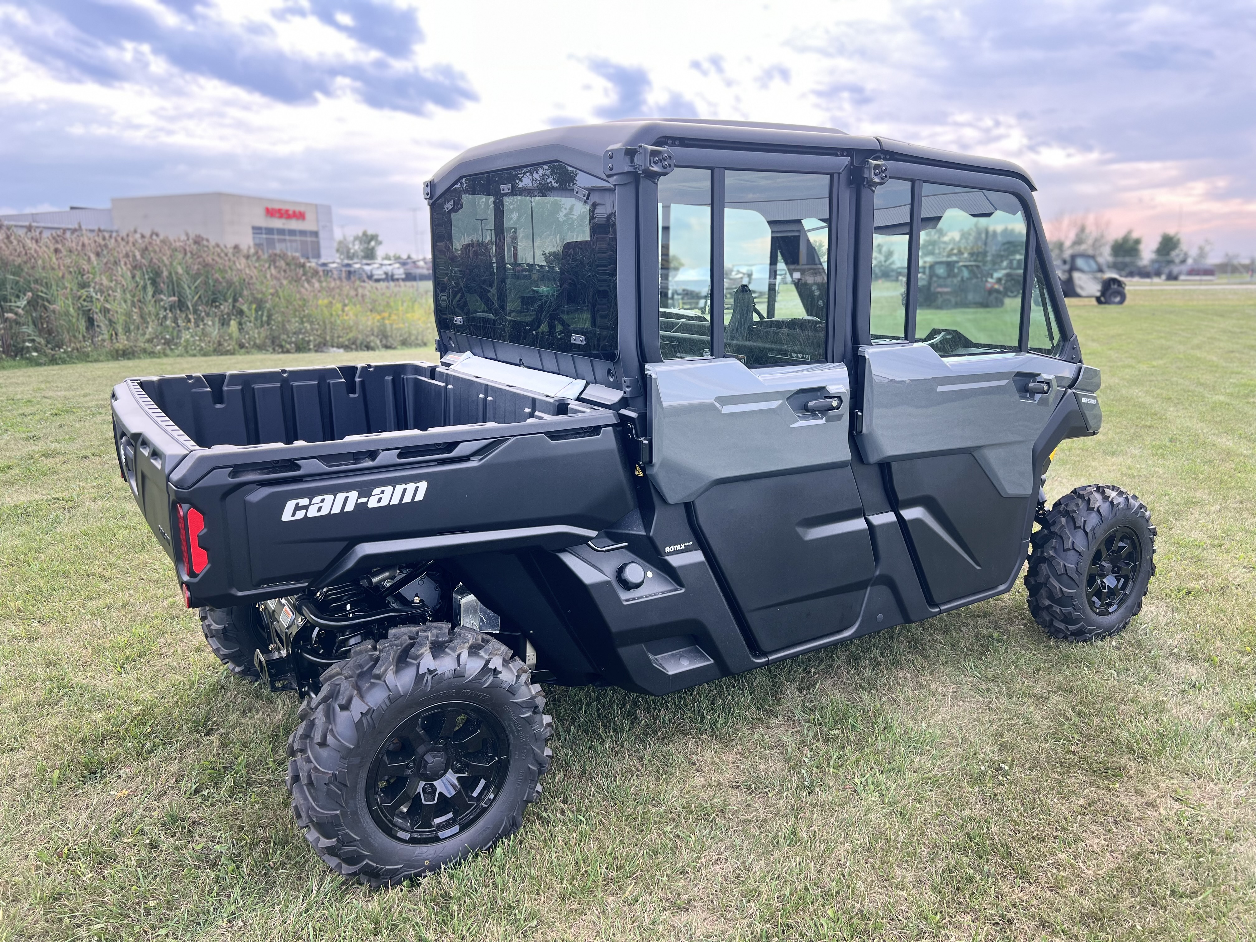 2027 Can-Am Defender MAX DPS CAB HD10 UTILITY