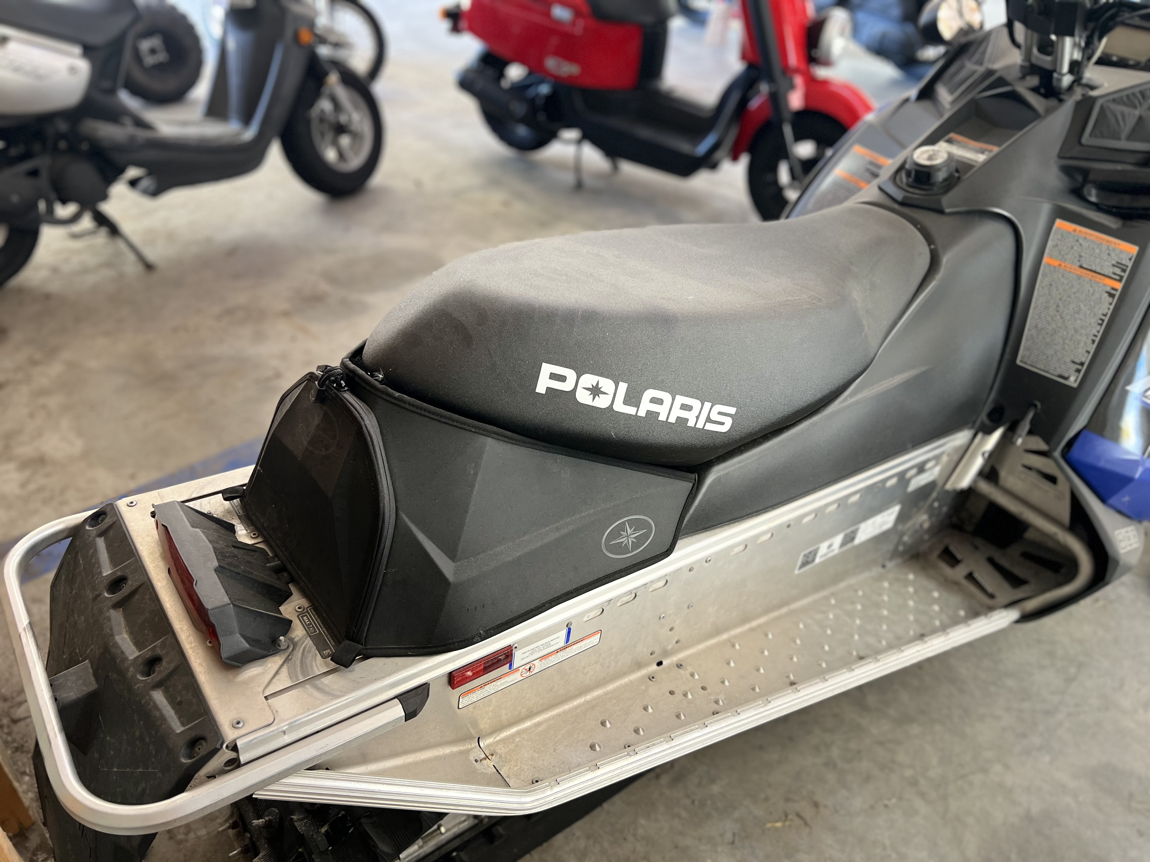 2017 Polaris 600 INDY 121 SNOWMOBILE