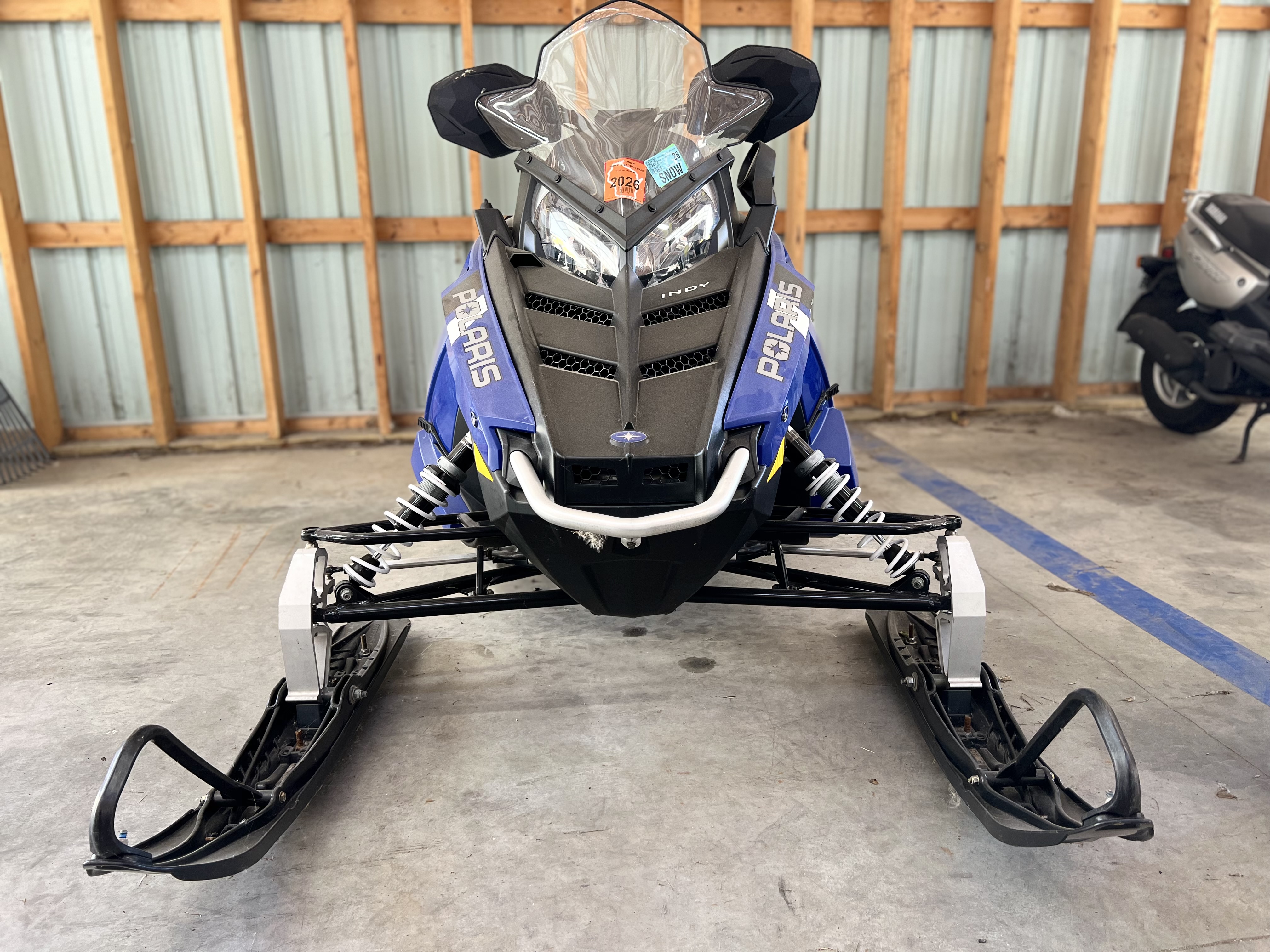 2017 Polaris 600 INDY 121 SNOWMOBILE