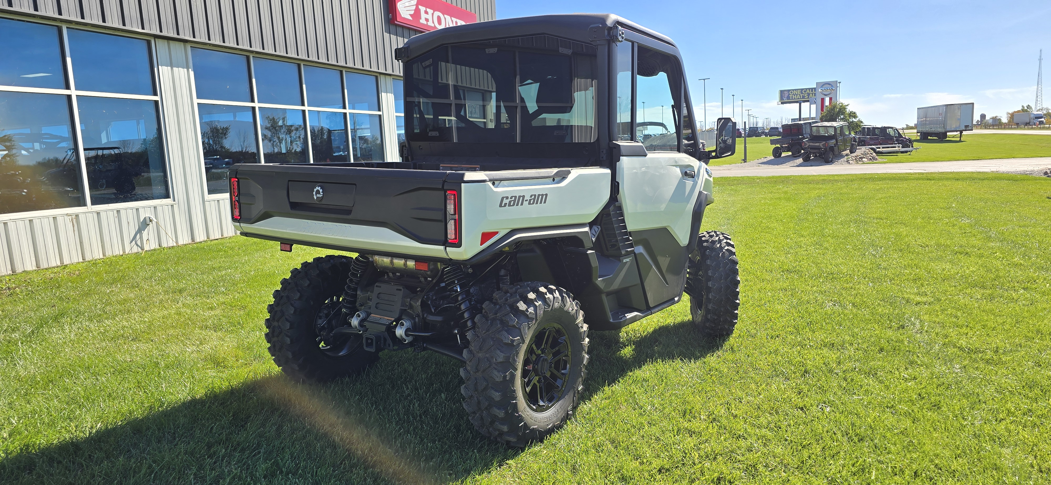 2027 Can-Am Defender Limited HD11 UTILITY