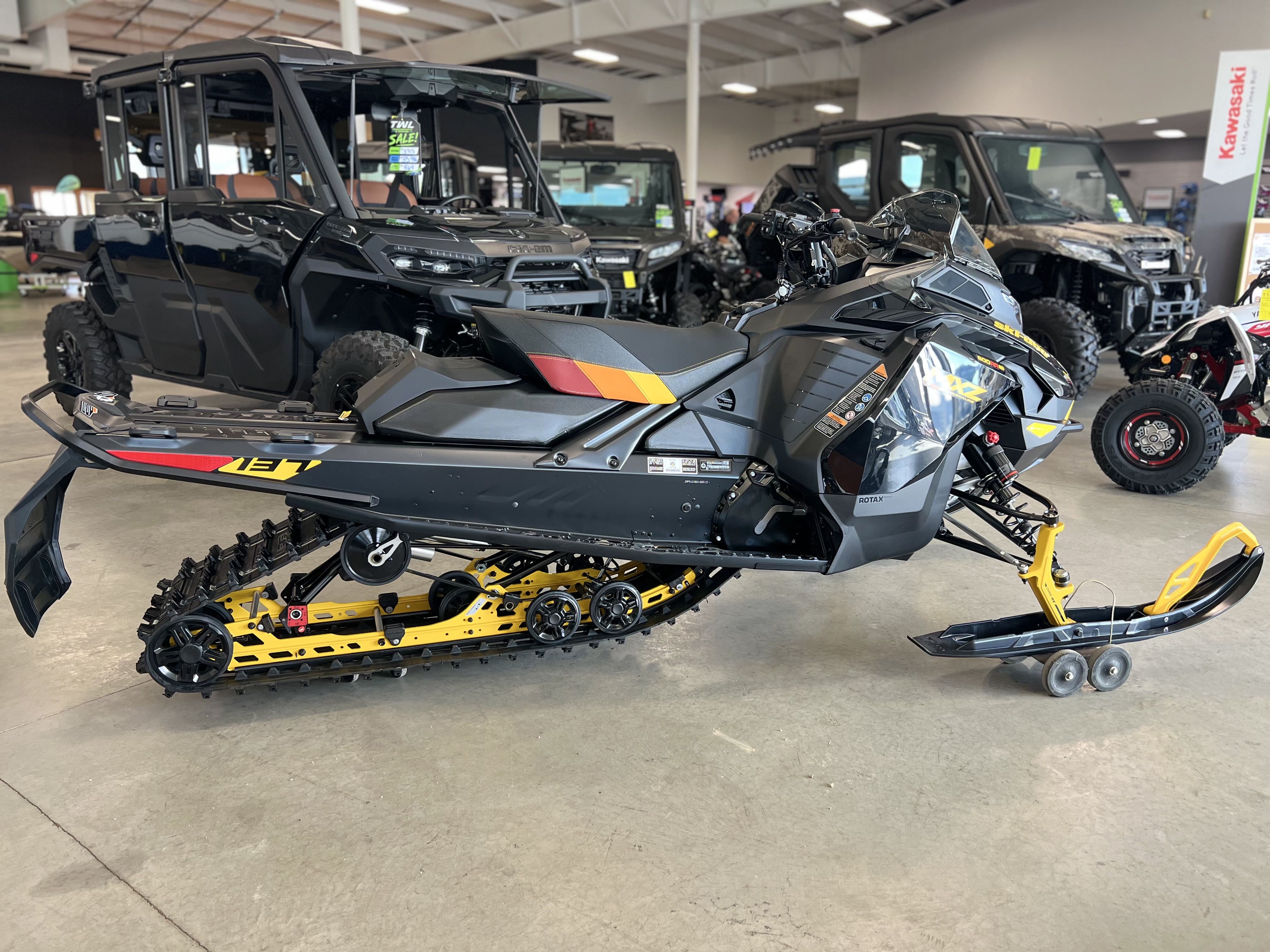 2027 Ski-Doo MXZ Adrenaline with Blizzard Package 137 600RR E-TEC Ice Ripper XT 1.25 in SNOWMOBILE
